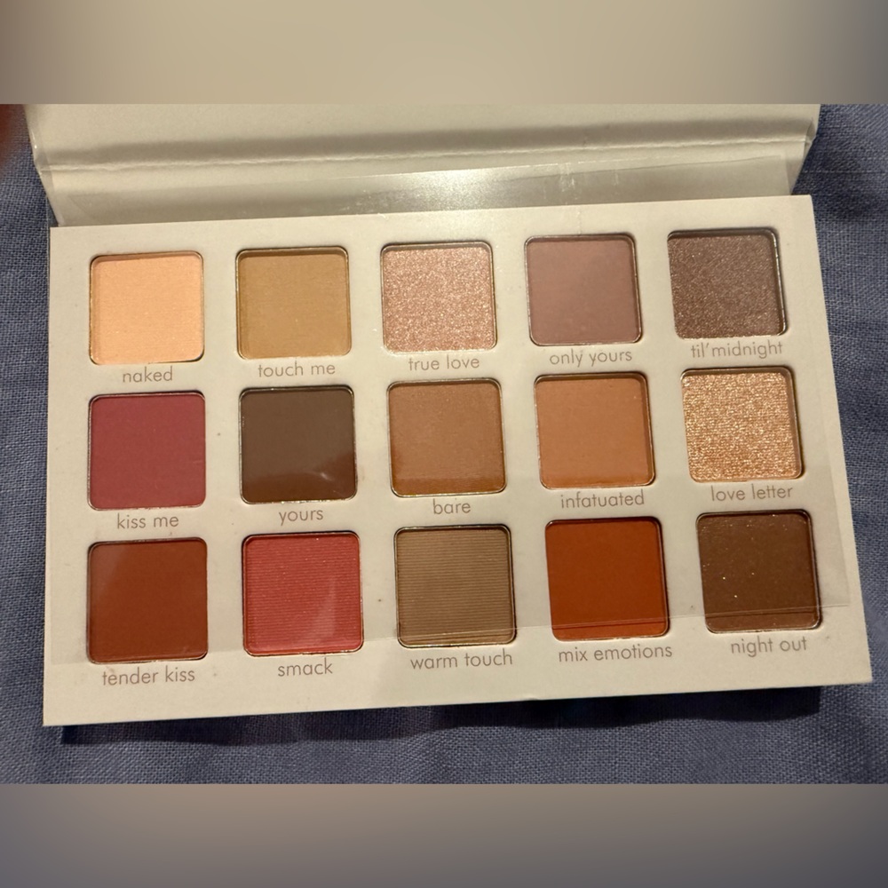 Beauty Creations Irresistible Eyeshadow Palette - Picture 4 of 4
